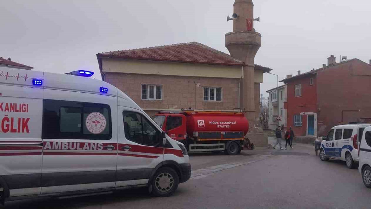 Niğde'de bir kişi kendini cami tuvaletinde yakmak istedi