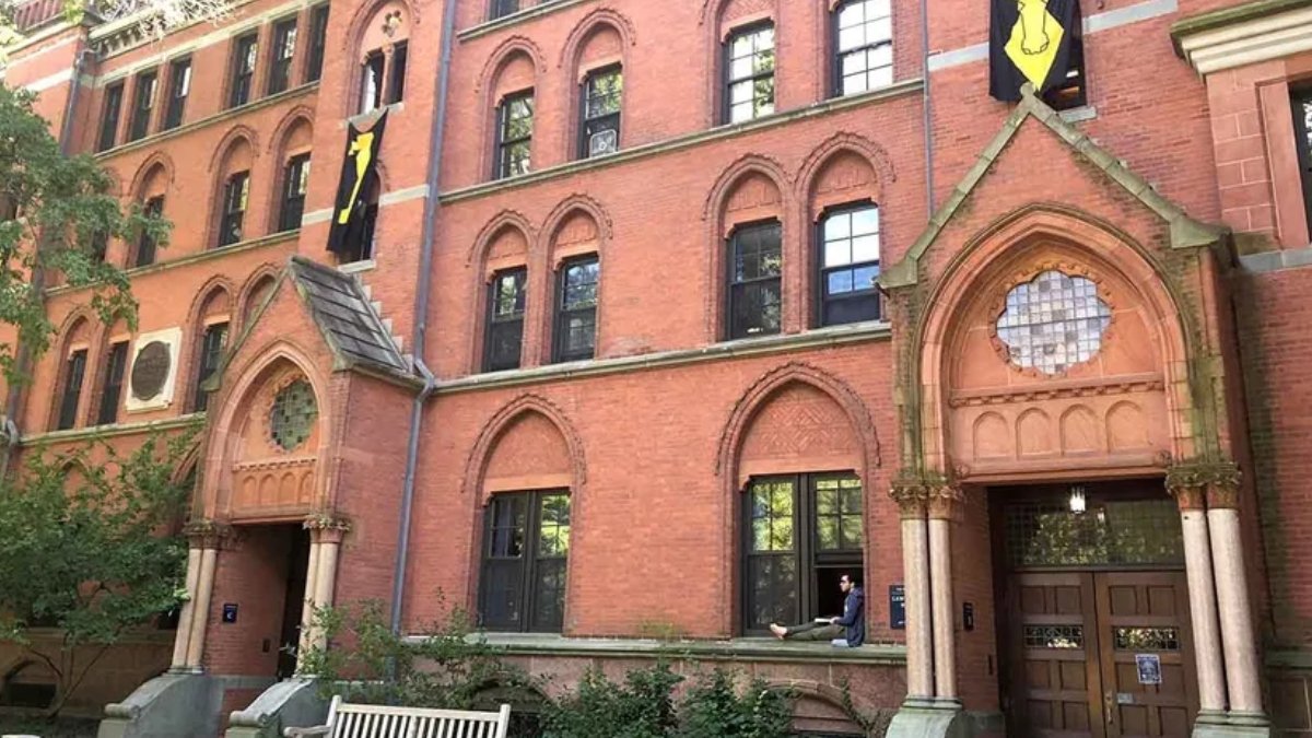 Yale Üniversitesi'den kölelik özrü