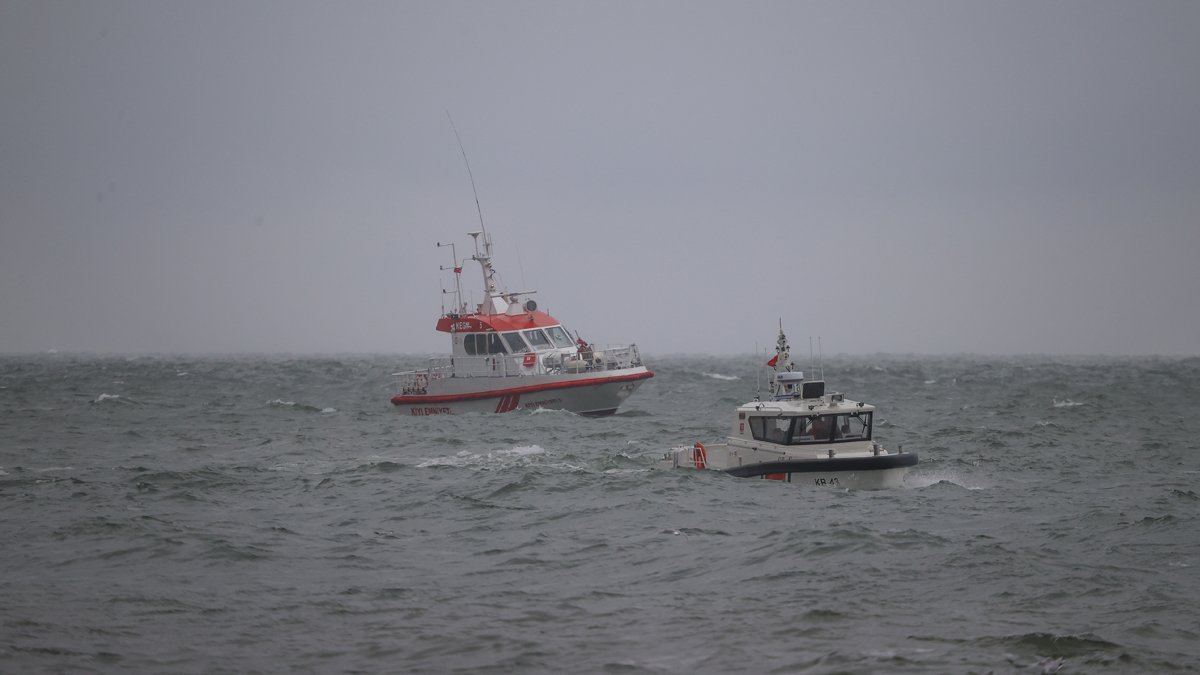 Kargo gemisi Marmara'da batmıştı: Kayıp mürettebatı arama çalışmalarında 4. gün