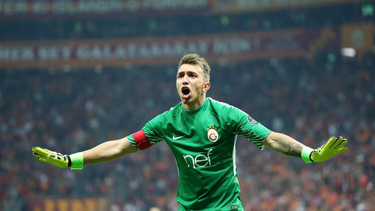 Bomba iddia! Galatasaray Muslera'nın sözleşmesini uzattı