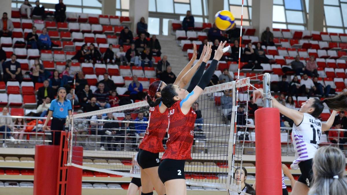 “Bizim Kızlar”  çeyrek finalde Besni Gençlik Sporu 3-0 yendi