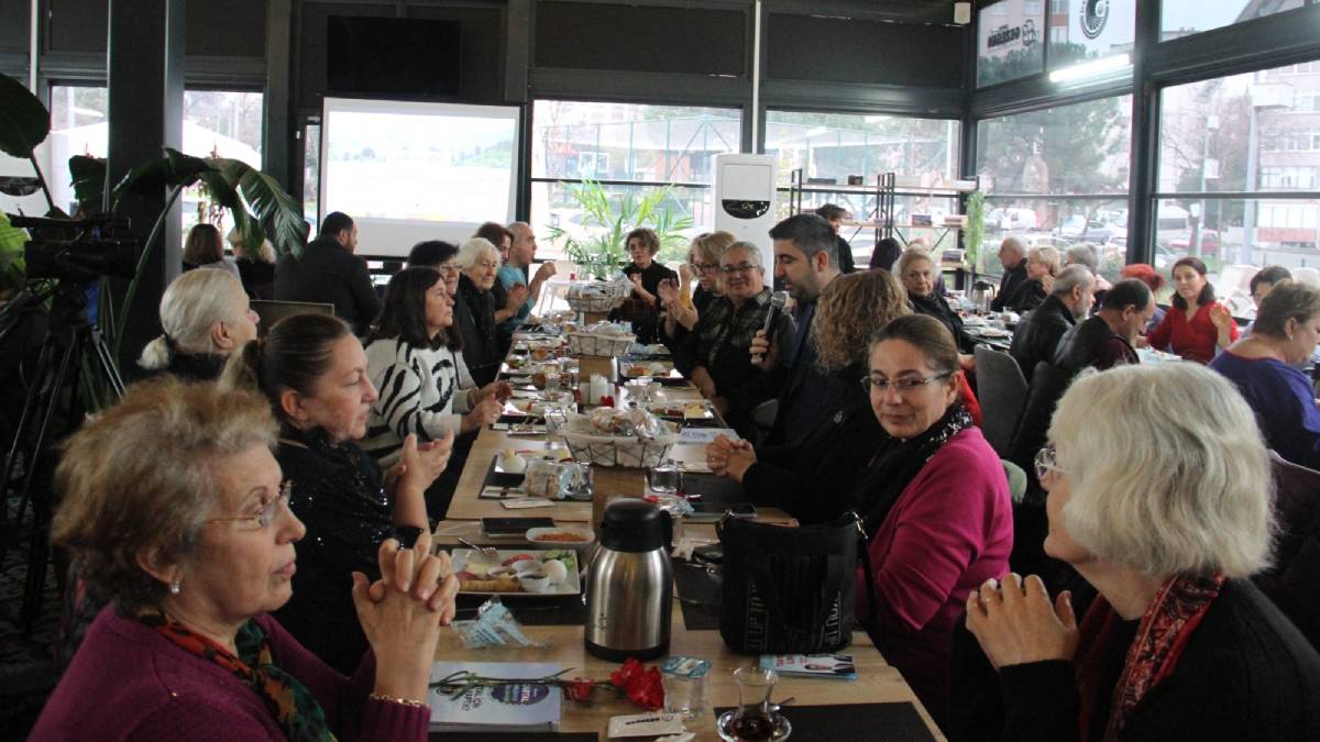 Başkan Gökhan Yüksel, sanata gönül veren Kartallılarla buluştu