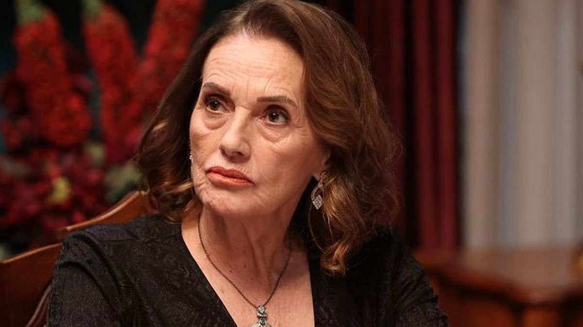 Usta oyuncu Nur Sürer 8 Mart'ta podyumda boy gösterecek