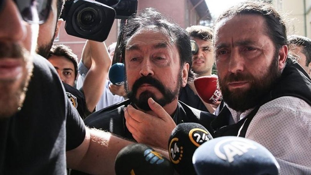 Adnan Oktar suç örgütüne yeni iddianame: İsrailli siyasetçilerle görüşmüşler