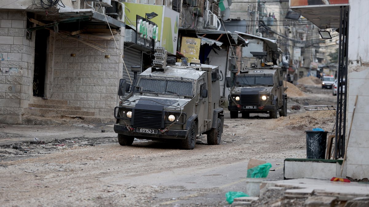 Batı Şeria ve Kudüs'te gece baskınları: İsrail güçleri 25 Filistinliyi daha gözaltına aldı