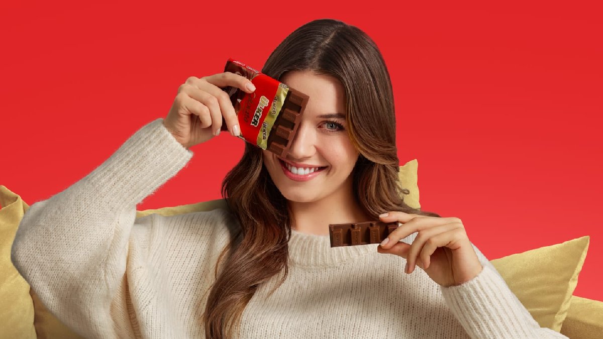 Ülker çikolata, yeni reklam yüzü olarak Afra Saraçoğlu'nu seçti