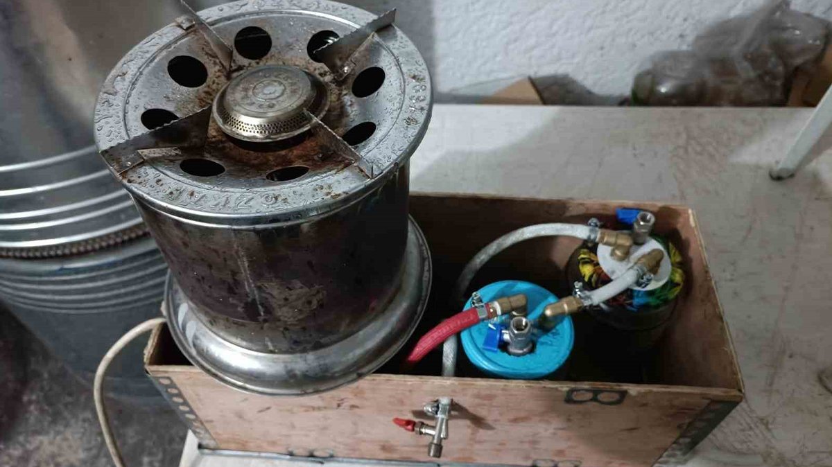 Emekli mucitlerden müthiş buluş! 1 litre benzinle bir ay ısınıyorlar