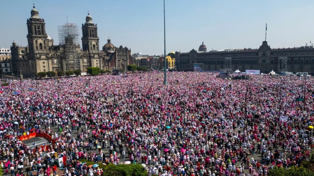 Meksika'da binlerce kişi sokakta: 'Halk, iktidardakilerden daha güçlüdür'
