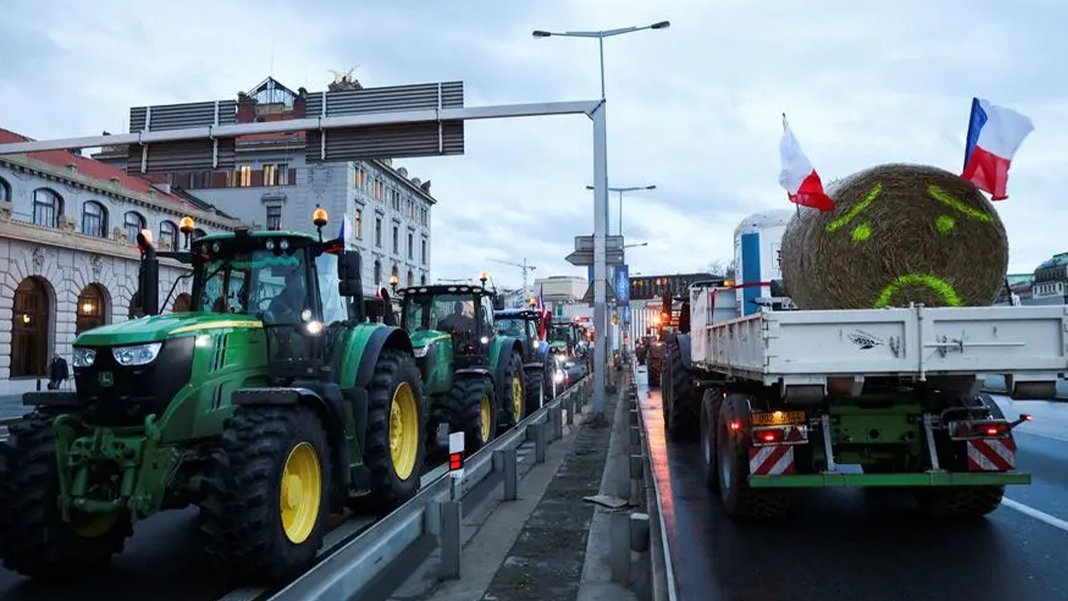 Çekyalı çiftçilerden traktörlü protesto