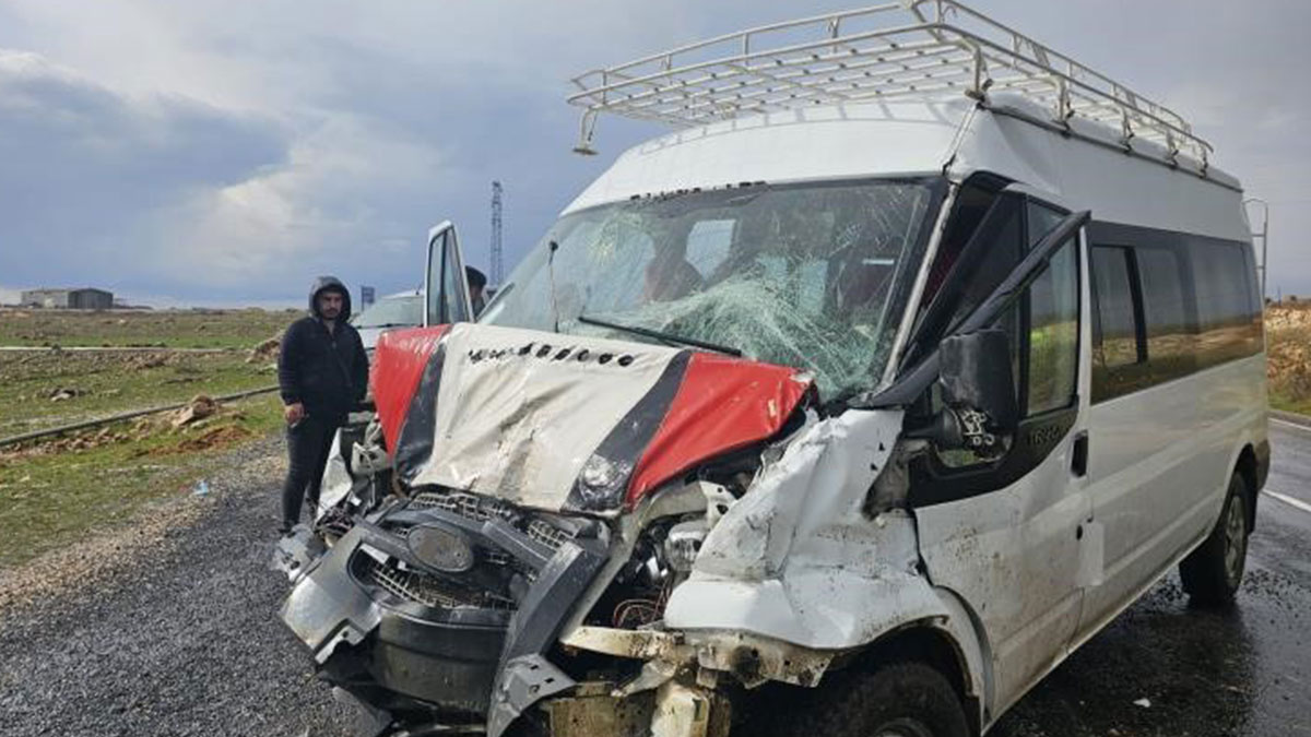 Mardin'de tanker ile minibüs çarpıştı: 9 yaralı