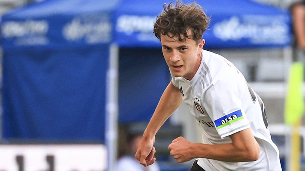 Beşiktaş genç oyuncuyla yollarını ayırdı