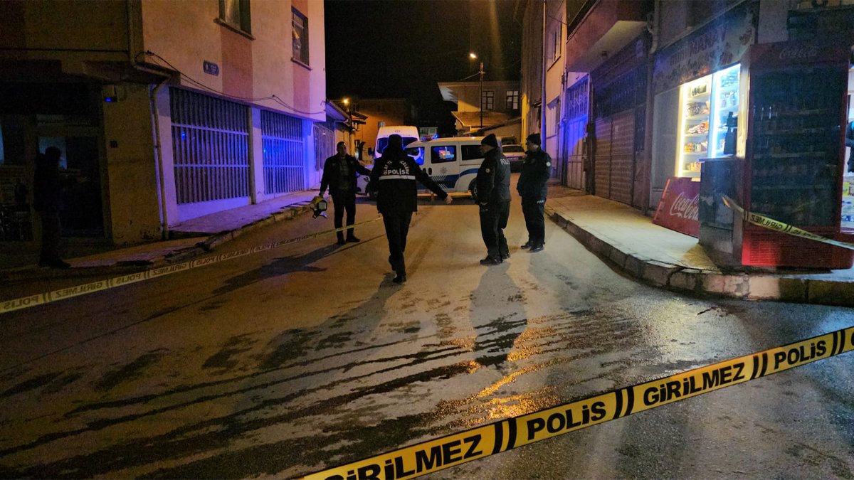 Hayati tehlikesi sürüyor: 16 yaşındaki çocuk tanımadığı kişinin bıçaklı saldırısına uğradı!