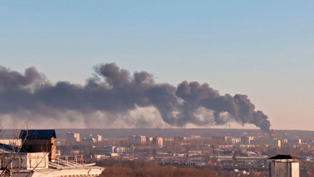 Rus İHA saldırısı endüstriyel tesiste yangına neden oldu