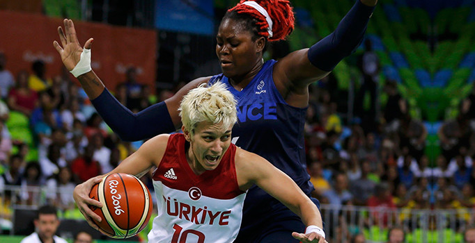 Potanın Perileri Rio Olimpiyatları'ndaki ilk maçında Fransa'ya boyun eğdi