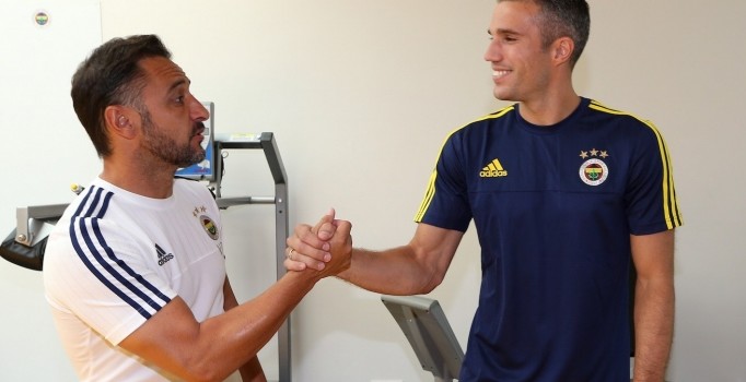 Van Persie'den yönetime Vitor Pereira mesajı