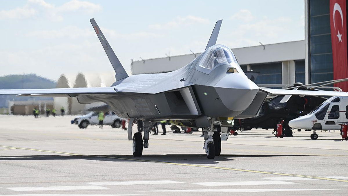 Milli muharip uçak 'KAAN' ilk uçuşunu yaptı