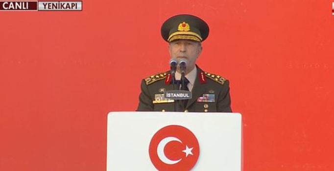 Yenikapı'da Akar sürprizi: TSK, yüce milletimizin emrinde ve görevinin başındadır