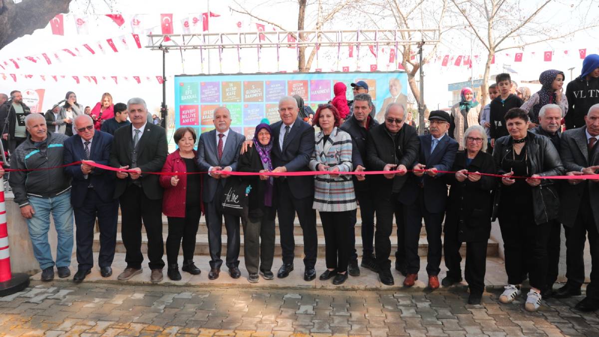Başkan Atay Ali Kemal Sinanoğlu Meydanı’nı hizmete açtı