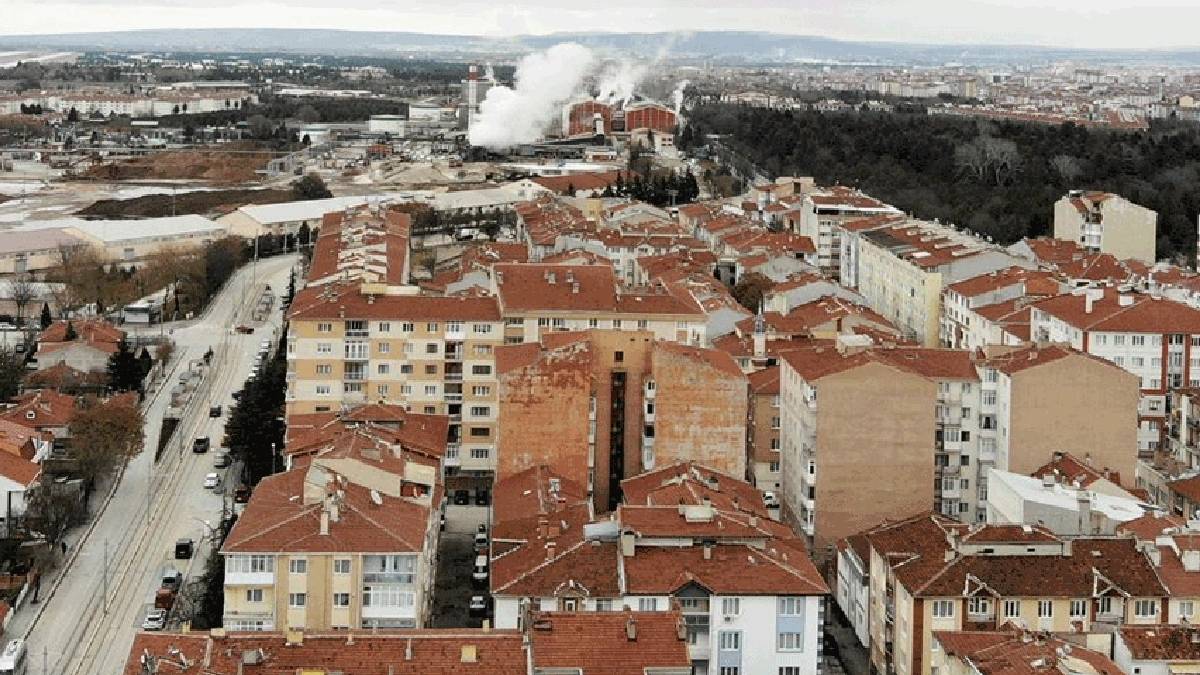 O ilçeye giren burnunu tutarak çıkıyor! Bölgedeki iğrenç kokunun nedeni yıllar sonra belli oldu: Evde oturmak bile mümkün değil