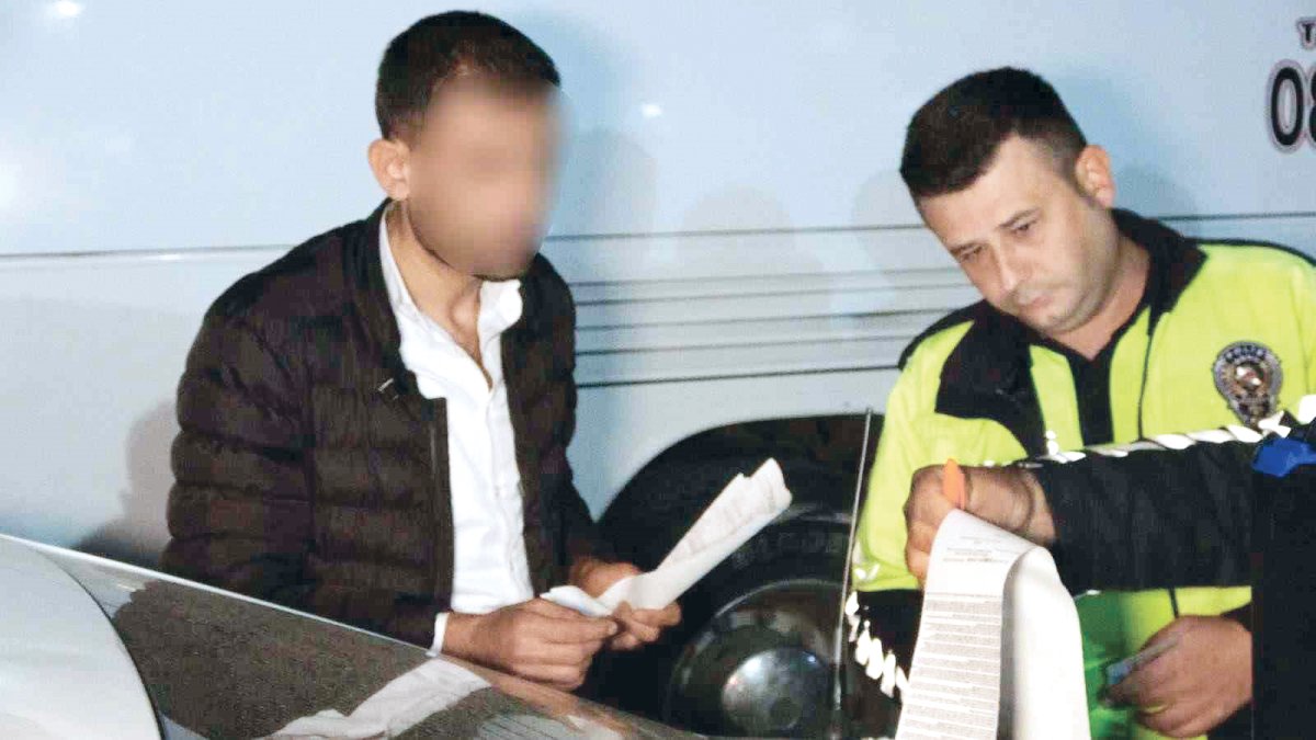 Antalya'da otobüs üst üste kaza tehlikesi atlattı: Şoför alkollü çıktı