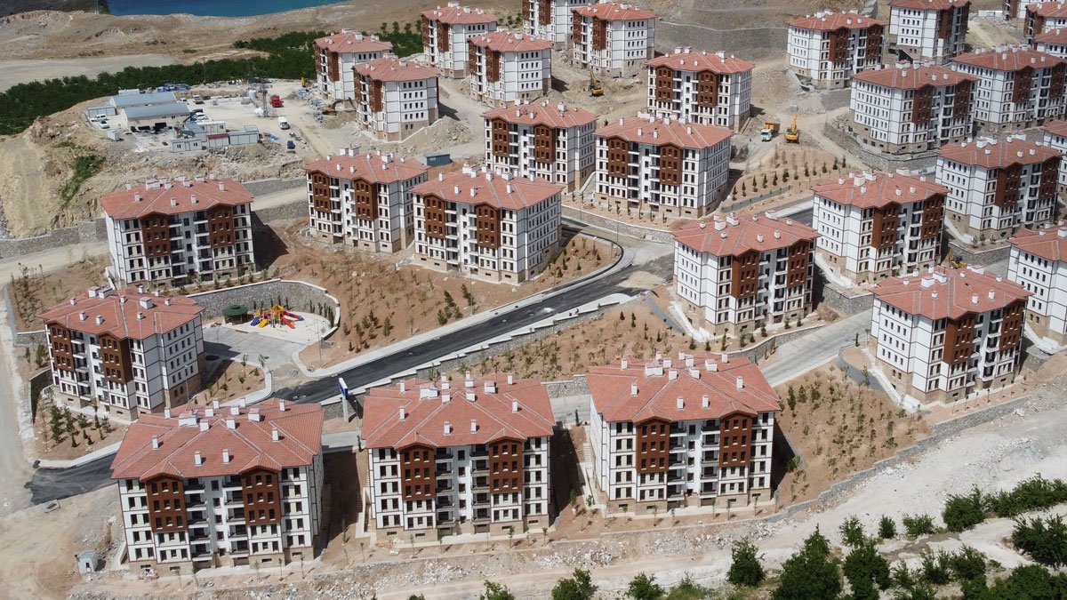 Hatay'da üç farklı depremzede aileye aynı daire çıktı