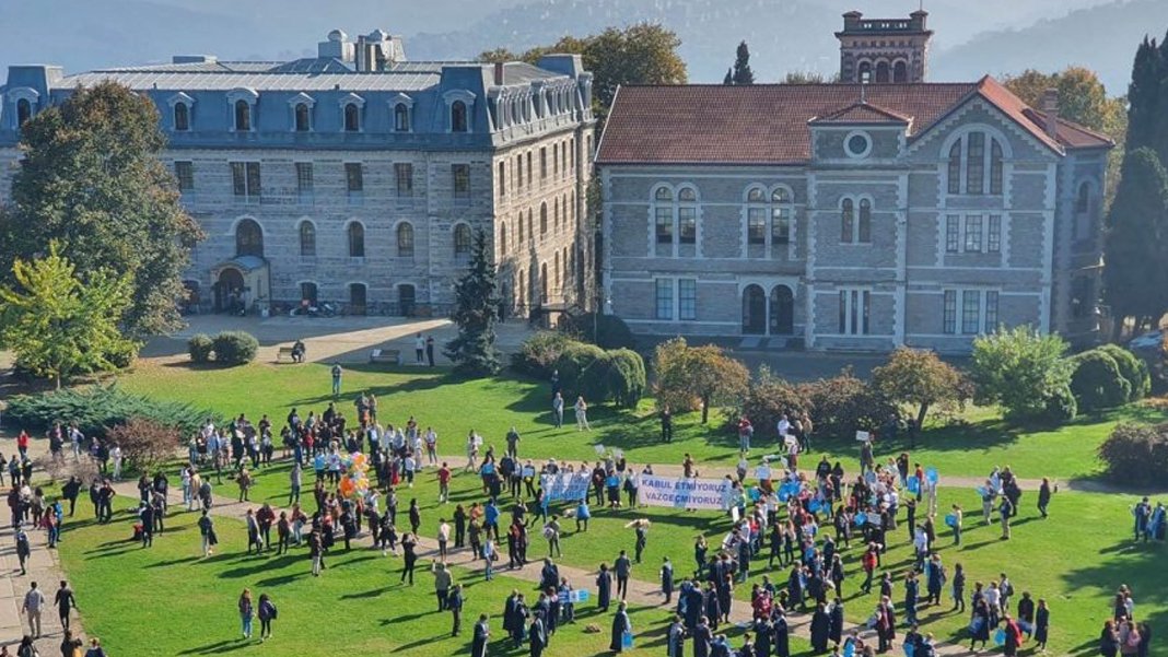 Boğaziçi Üniversitesi yönetimine inceleme