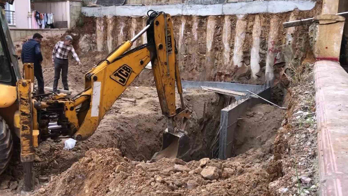 Sancaktepe'de göçük altında kalan işçi hayatını kaybetti