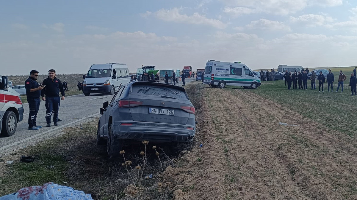 Otomobil traktörle çarpıştı: 2 ölü, 3 yaralı