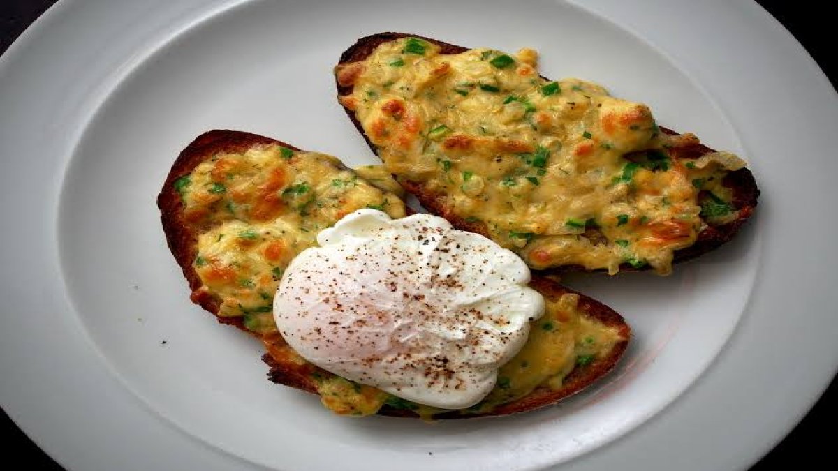 Yumurta yemeklerinden sıkıldıysanız, yaratıcı bir tarif! Eggs Kejriwal‘i deneyin, kahvaltıların yeni gözdesi