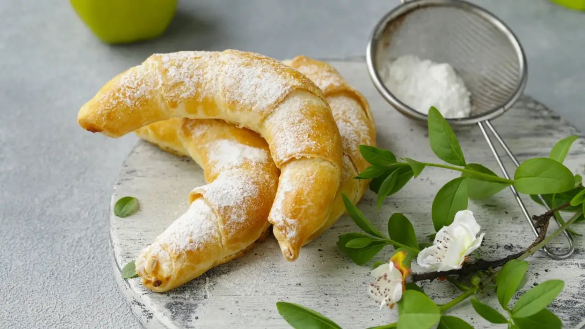 Çat kapı misafirlere şipşak tatlı! Pasta mı föndü mü kafalar karışacak: Yiyenler parmaklarını yiyecek
