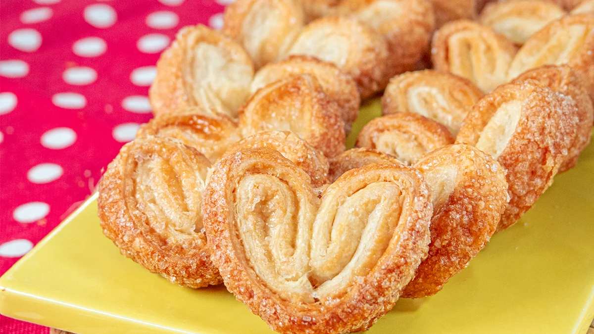 Sadece 3 malzeme varsa tamam! Kruvasanı aratmayan tarif! Yapıldığı gibi biten palmier kurabiye tarifi…