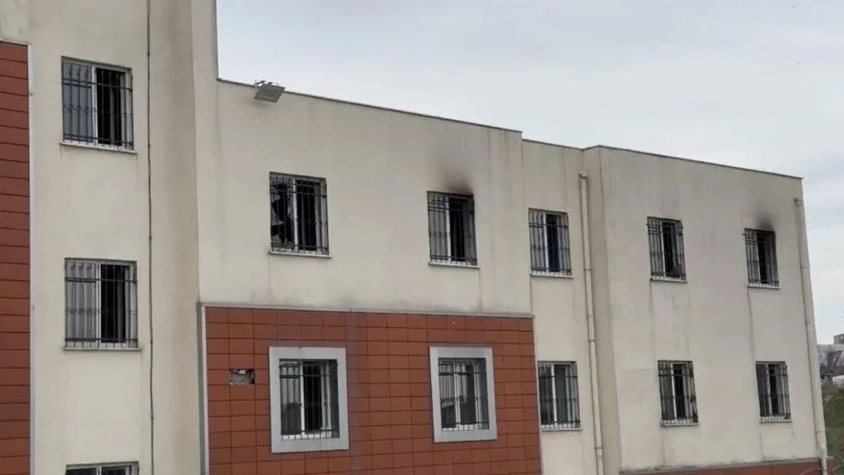 Çocuk Destek Merkezi'nde yangın: 10 çocuk tahliye edildi