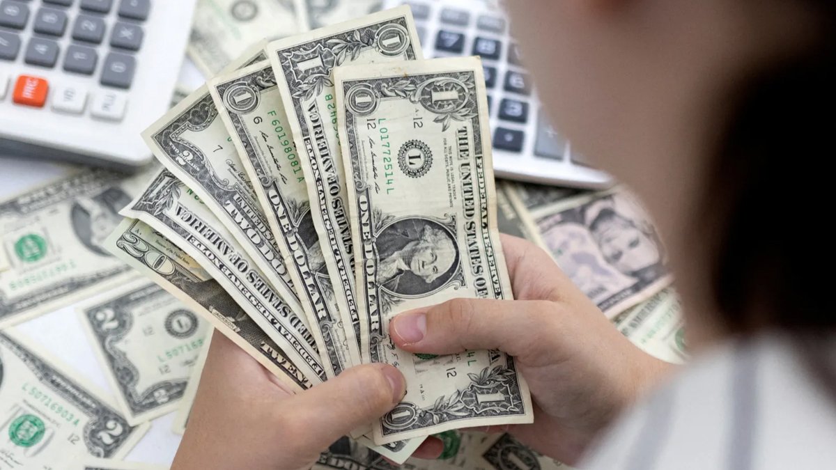 Yeni hafta yeni zirve: Dolar yine rekor kırdı