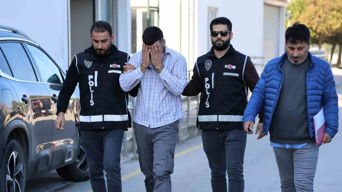 Sahte polis yakayı ele verdi: Polislere “Hayırdır devrem” demiş