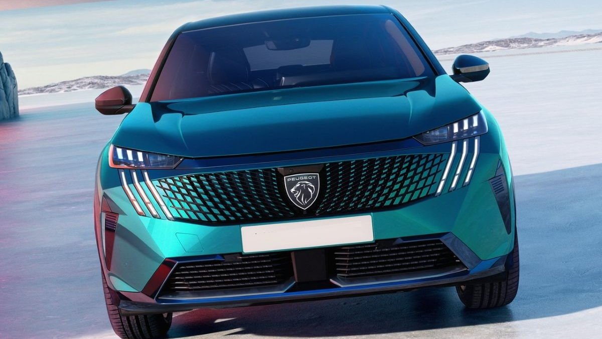 Merakla beklenen yeni Peugeot 5008'den ilk görüntü! Devasa ekranı gören gözlerine inanamıyor