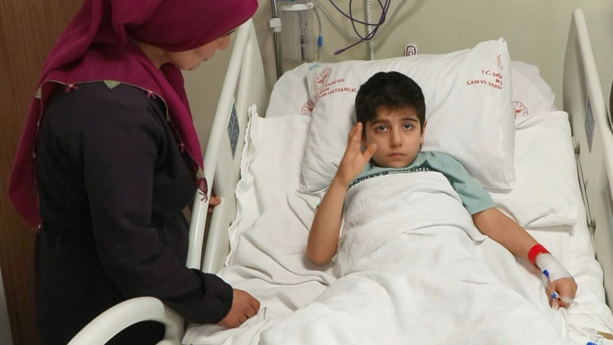 Kusma şikayetiyle getirilen çocuğu gören doktorların panikten eli ayağı birbirine dolandı! 9 yaşındaki çocuk herkesi korkuttu