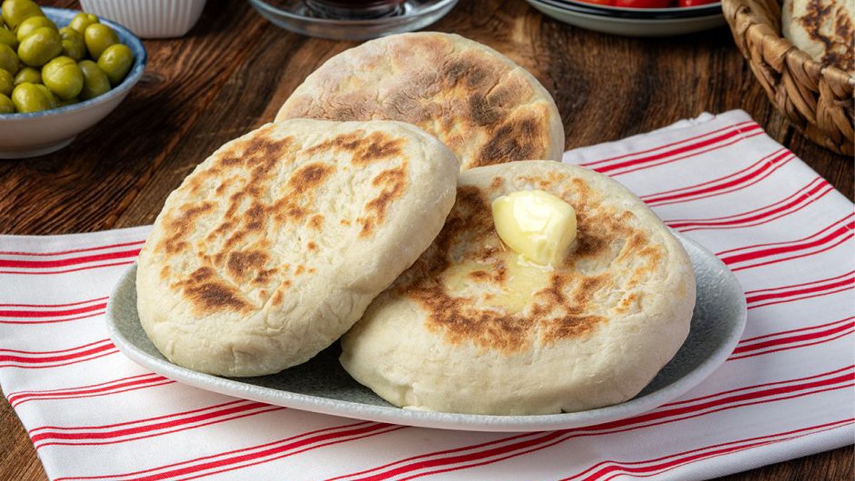 Kahvaltıda herkes davul gibi olana kadar yiyecek! Balon gibi şişen patatesli bazlamayla tüm övgüleri kapın