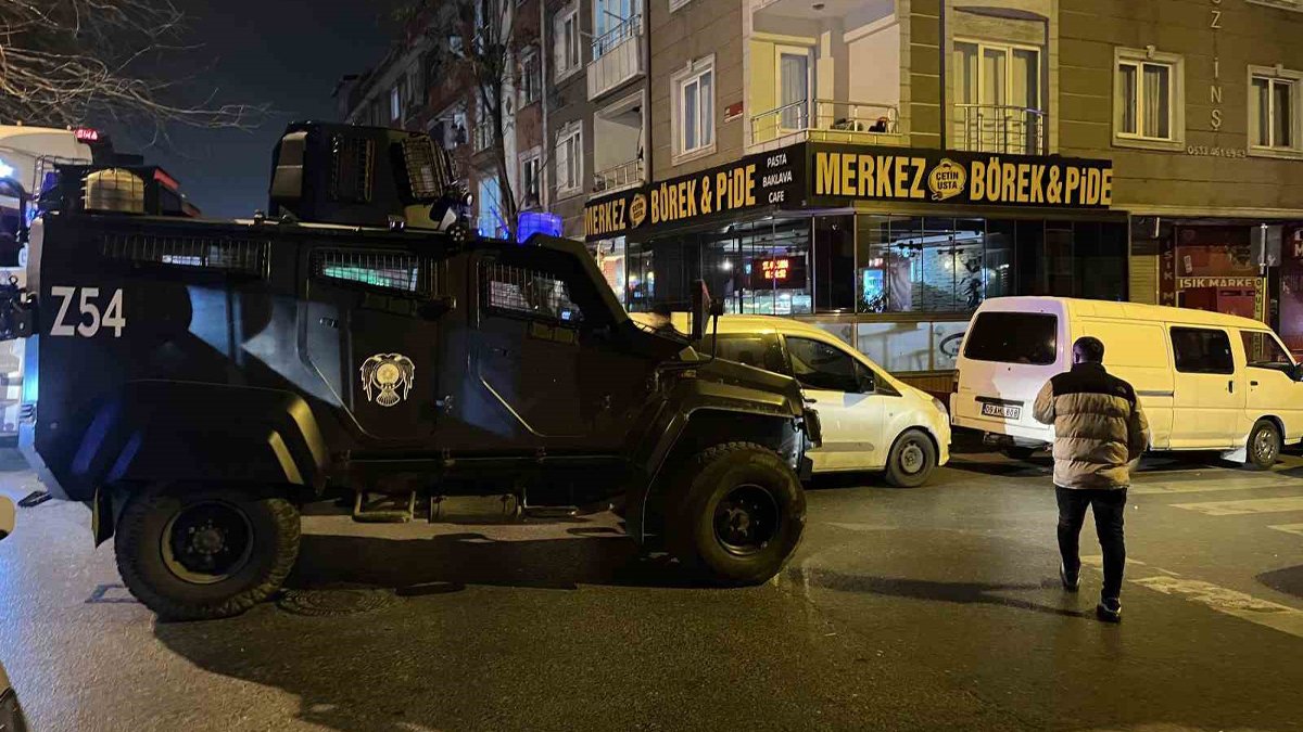 Polisin kimlik kontrolüne silahla yanıt verdiler