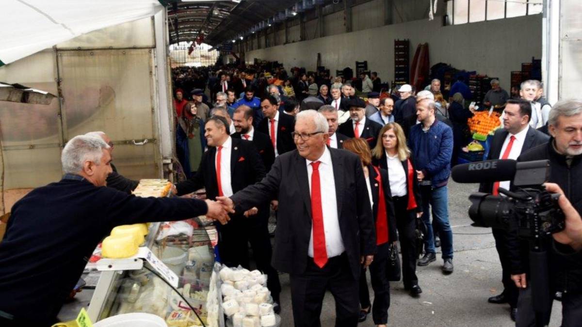 Başkan Posbıyık ve ekibi, pazar yerinde sevgiyle karşılandı