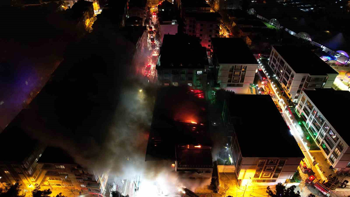 Avcılar'da fabrika yangını! 70 araç müdahale etti