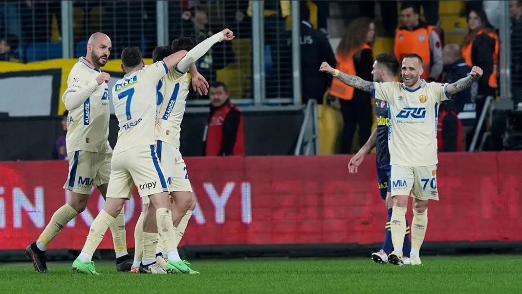 Ankaragücü'ne yenilen Fenerbahçe Türkiye Kupası'na veda etti