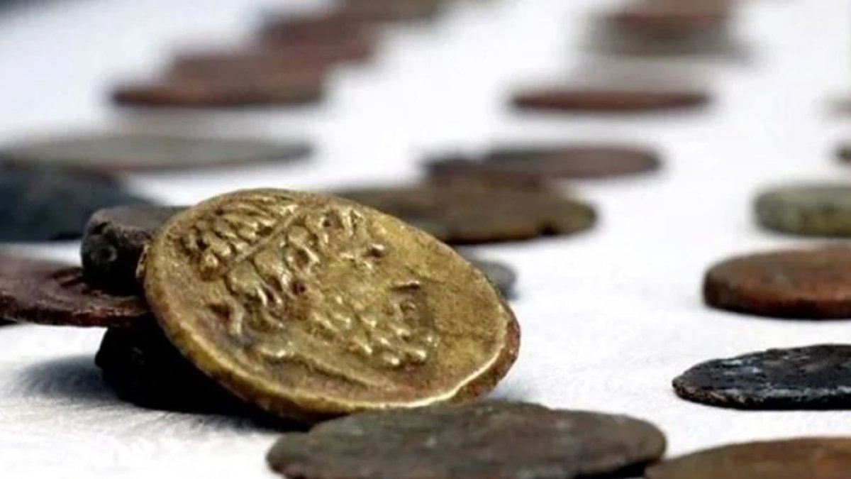 Fransa'da el konulan 8 bin 597 sikke Türkiye'ye iade edilecek