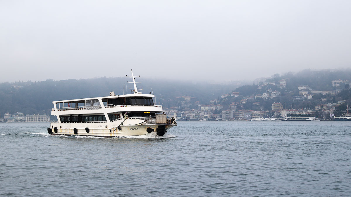 İstanbul Boğazı'nda sis nedeniyle gemi trafiği durdu