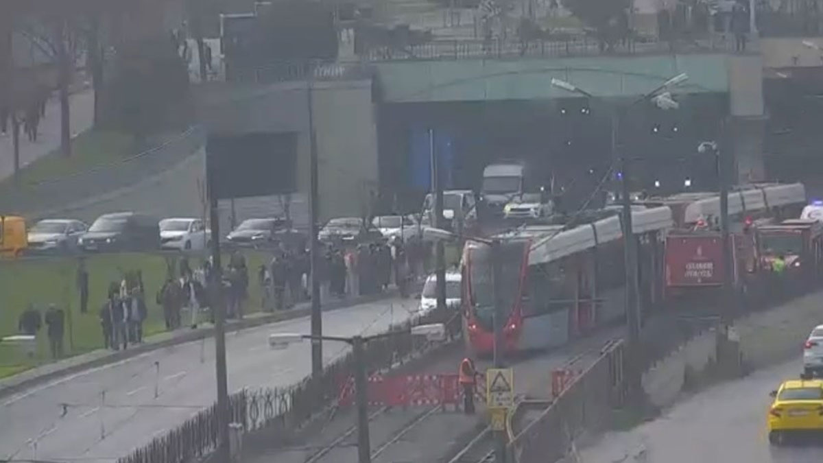 Topkapı'da tramvayın altında kalan kişi hayatını kaybetti