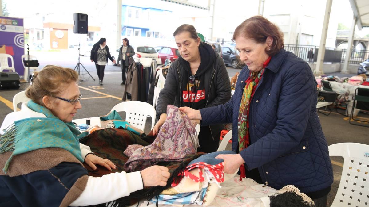 Bilinçsiz tüketime karşı ikinci el eşyaları takas ettiler