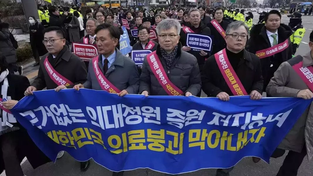 Güney Kore'deki hastanelere askeri doktor gönderilecek