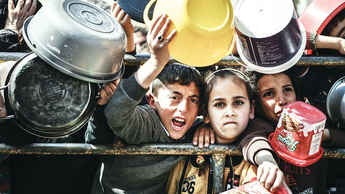 Bir yanda bombalar bir yanda açlık