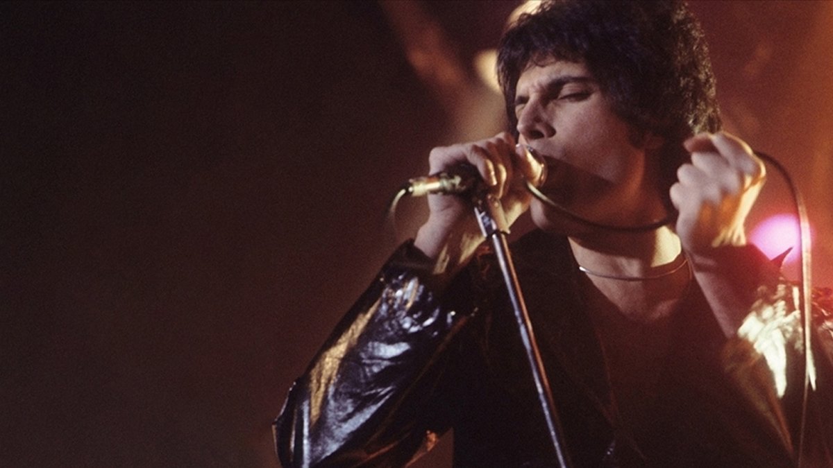 Queen'in solisti Freddie Mercury 33 yıl sonra sahneye dönüyor