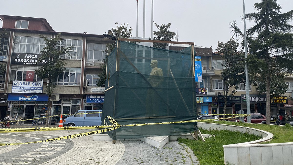 Atatürk heykeline balyozla zarar veren zanlı tutuklandı