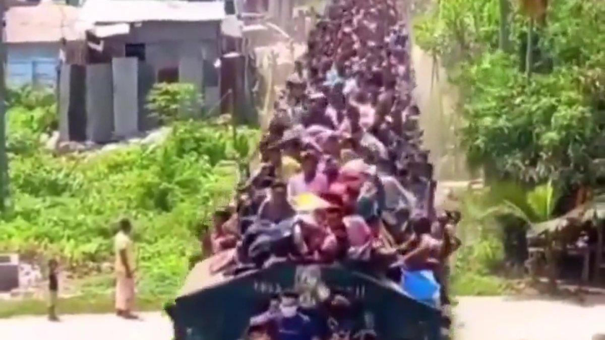 Bunu gören Bağcılar otobüsüne şükredecek! Üstü bile tıklım tıklım: Bir devrilse nüfusun yarısı gidecek